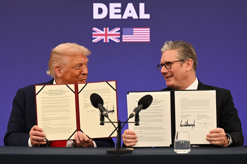 AYLESBURY, ENGLAND - SEPTEMBER 18: (L-R) U.S. President Donald Trump and UK Prime Minister Keir Starmer announce an agreement between the two countries as they hold a press conference conference at Chequers at the conclusion of a state visit on September 18, 2025 in Aylesbury, England. This is the final day of President Trump’s second UK state visit, with the previous one taking place in 2019 during his first presidential term. (Photo by Leon Neal/Getty Images)