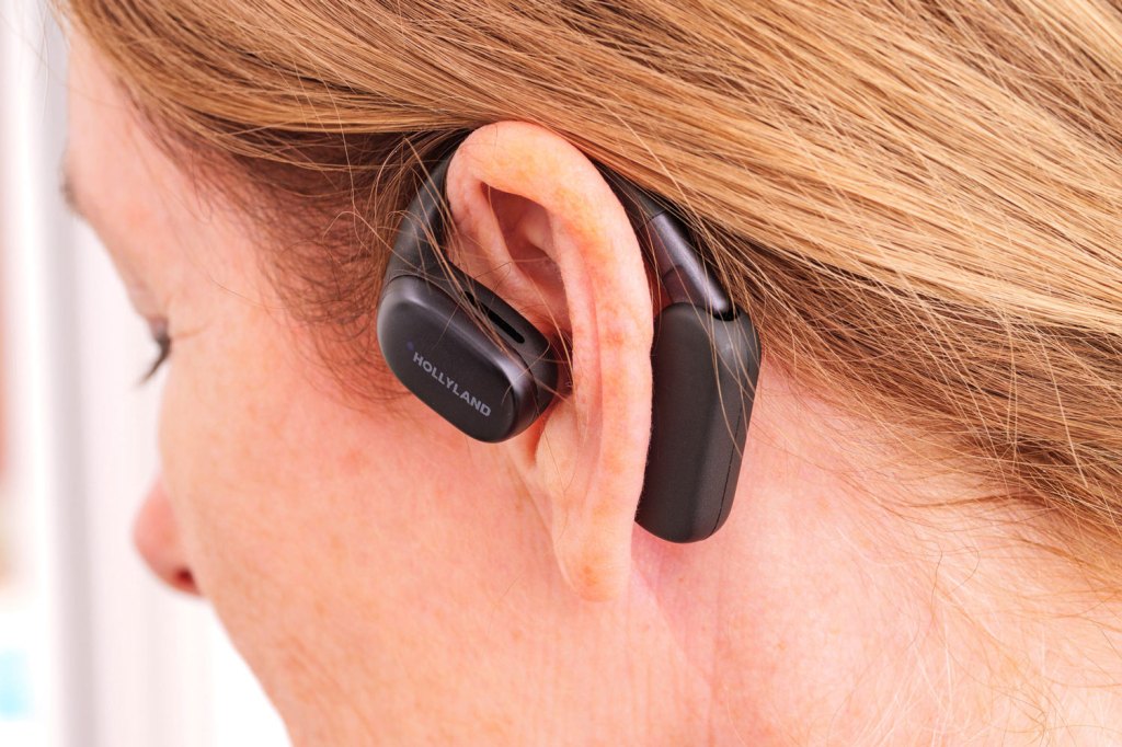 Hollyland Lark Max 2 wireless earphones