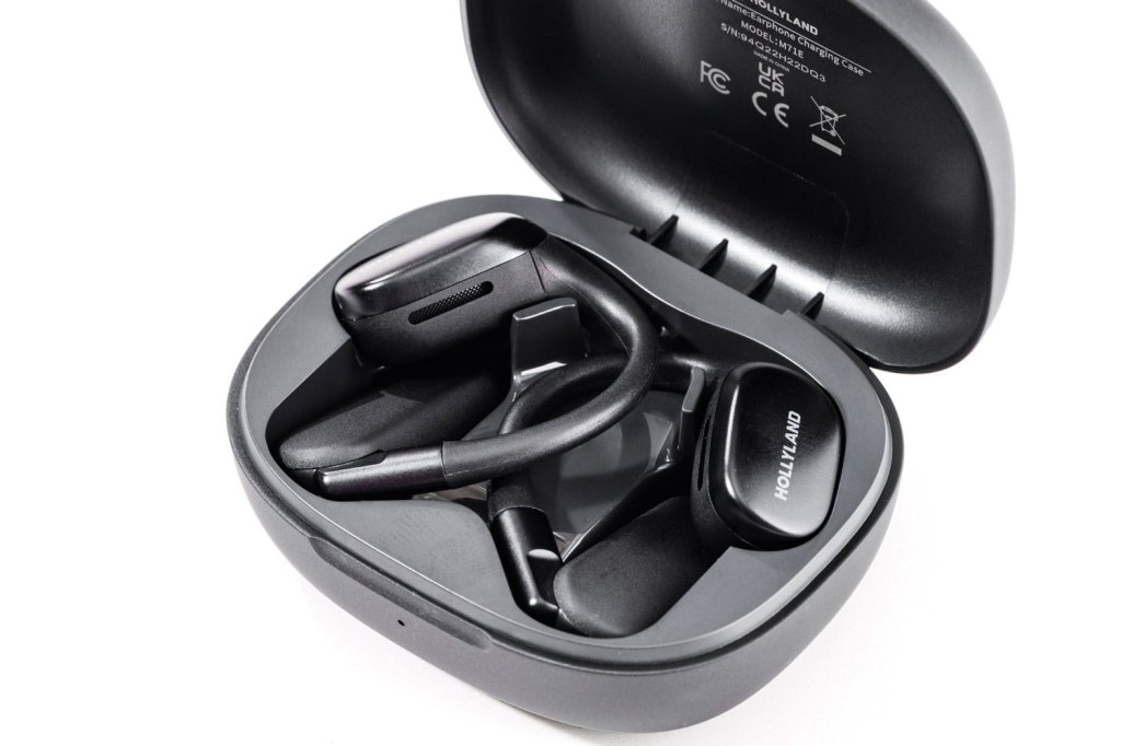 Hollyland Lark Max 2 wireless earphones 