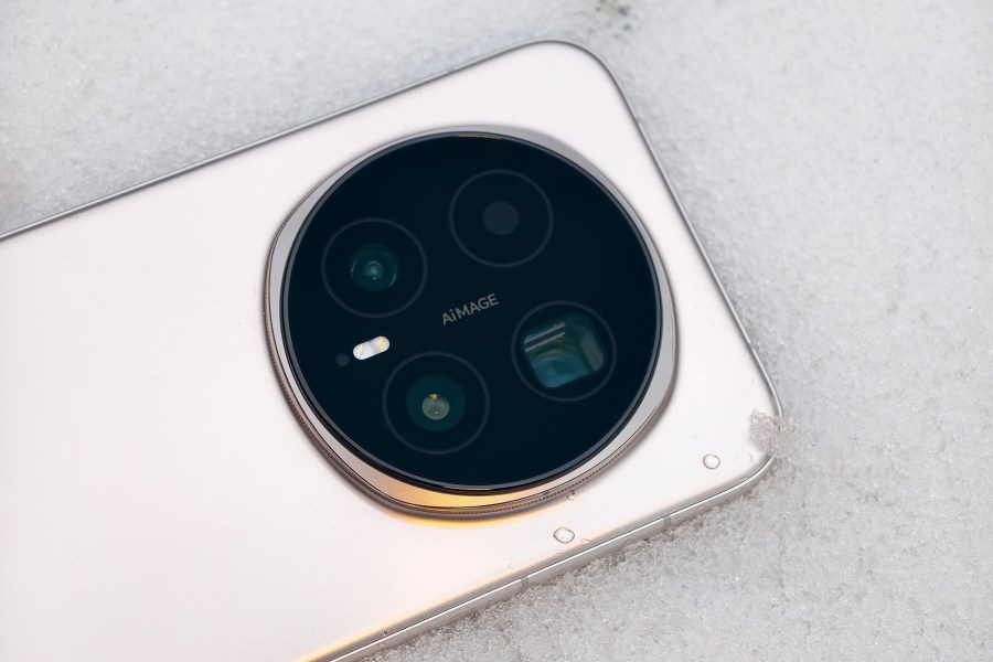 Honor Magic8 Pro - Cameras. JW/AP