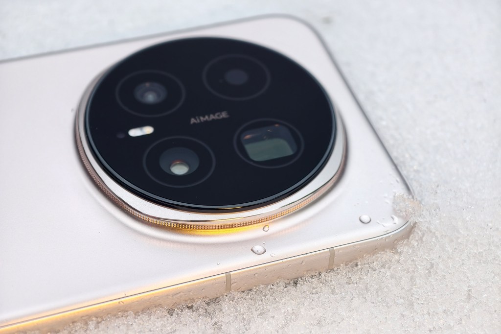 Honor Magic8 Pro - Cameras. JW/AP