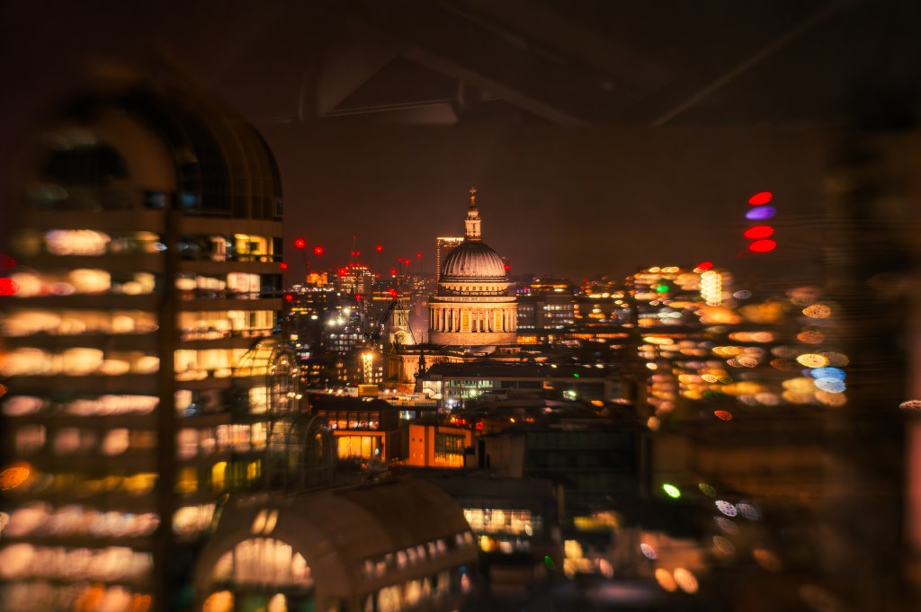 Irwin Workshop Simple 90 sample, London cityscape at night