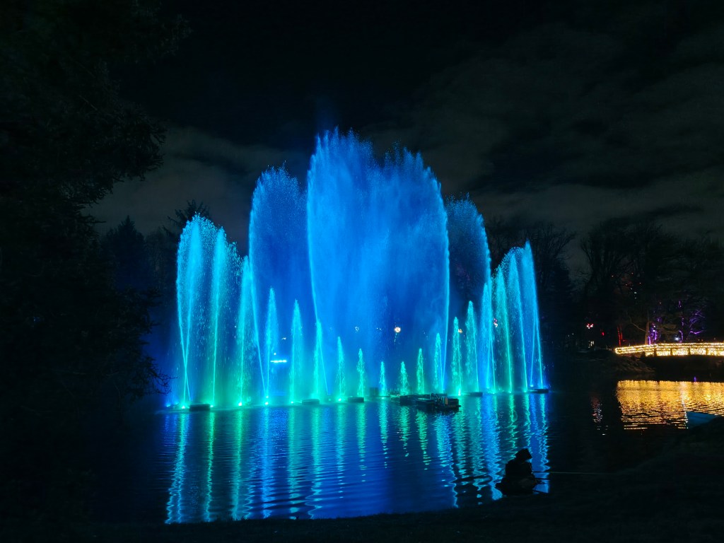 water and light christmas show