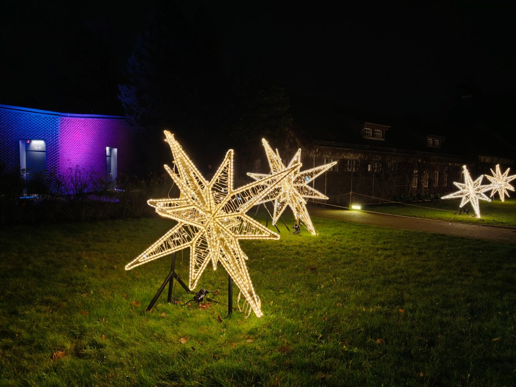 star shape light sculpture