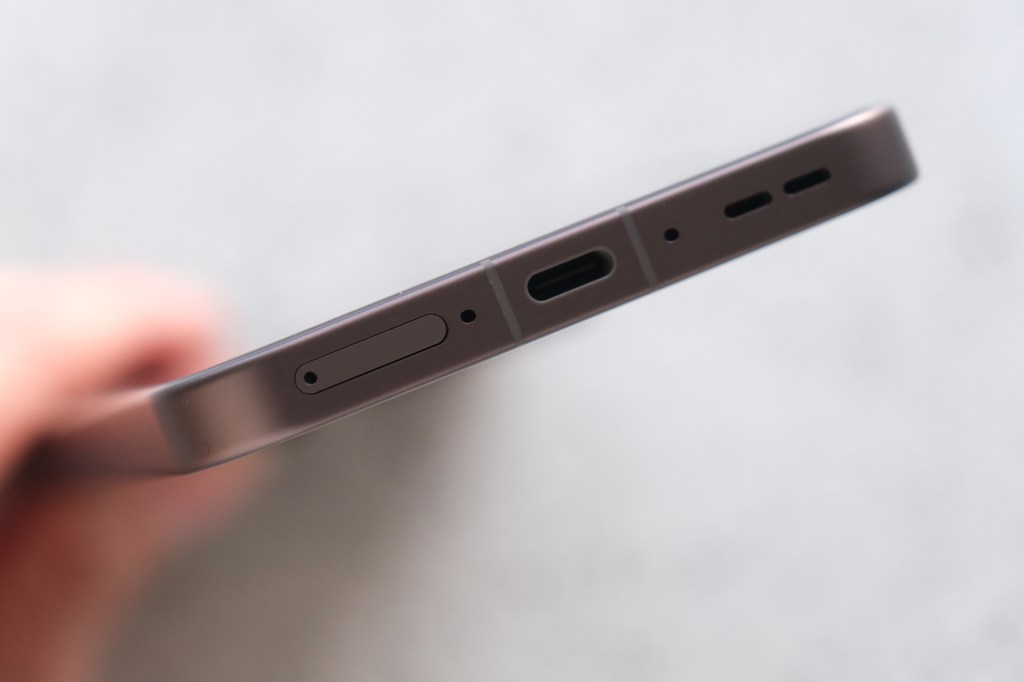 usb c port on phone