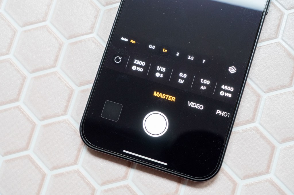 The OnePlus 15 showing the "Master" mode.