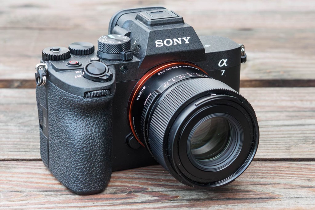 Sigma 90mm F2.8 on the Sony A7 V 