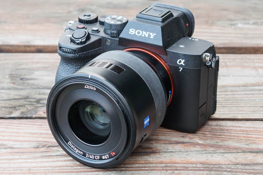 Zeiss Batis 40mm F2 CF on Sony A7 V