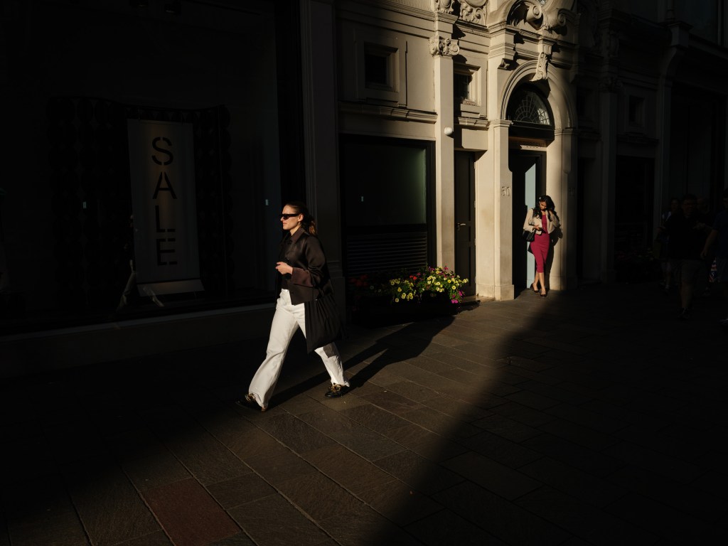 As the light fades. Knightsbridge, London, UK. July 08, 2025. Photo: Edmond Terakopian