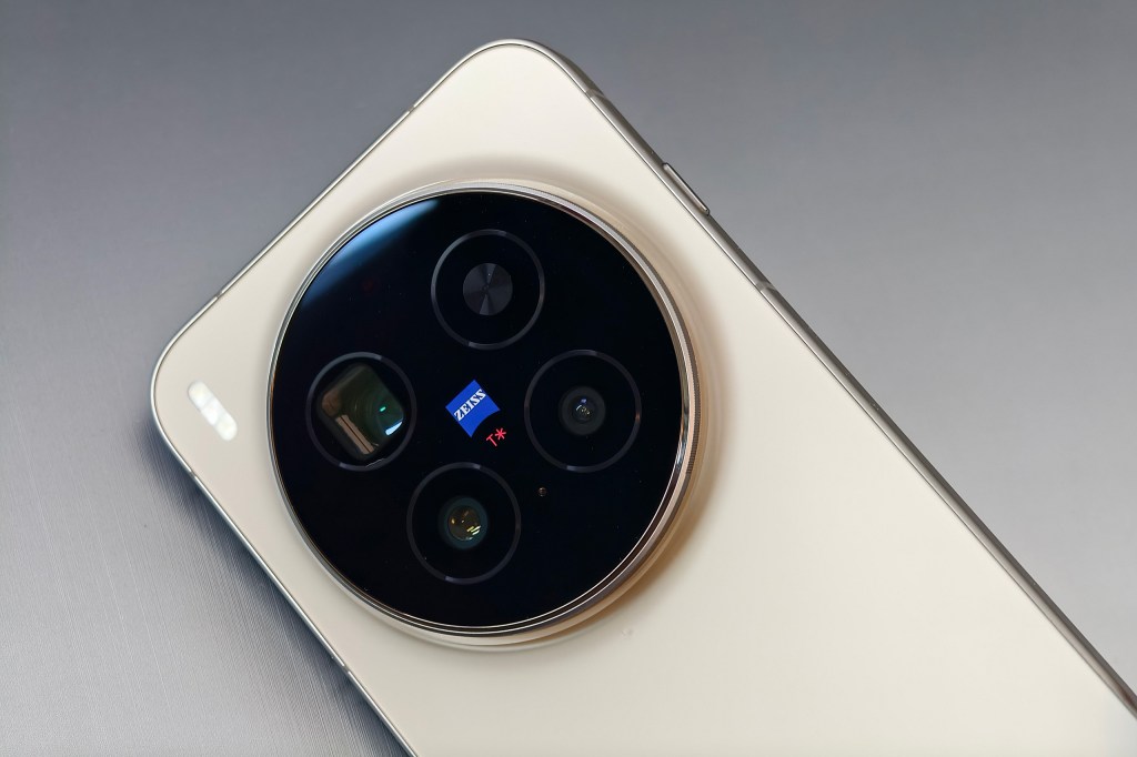 Vivo X300 Pro. Photo Joshua Waller