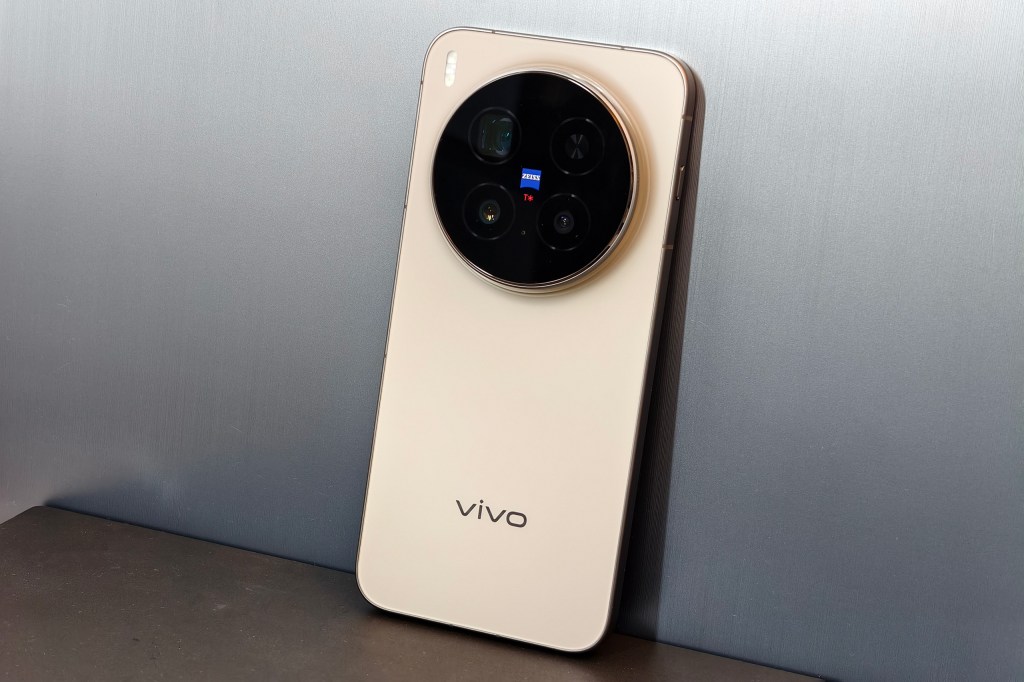 Vivo X300 Pro. Photo Joshua Waller