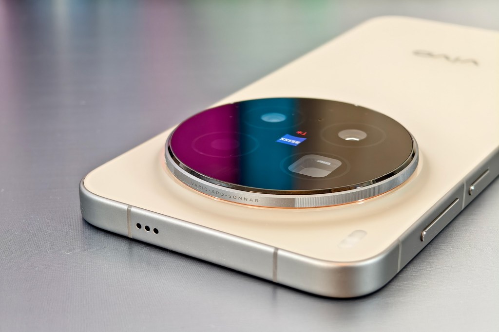 Vivo X300 Pro. Photo Joshua Waller
