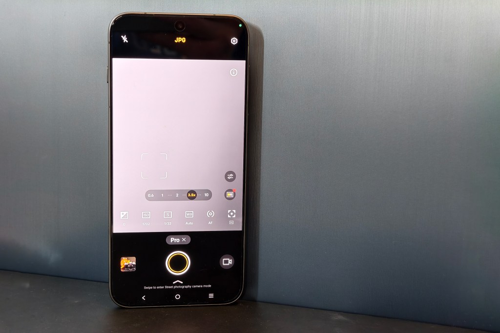 Vivo X300 Pro. Photo Joshua Waller
