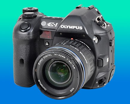 The Olympus E-1 with Four Thirds mount Zuiko 14-42mm f/3.5-5.6 lens