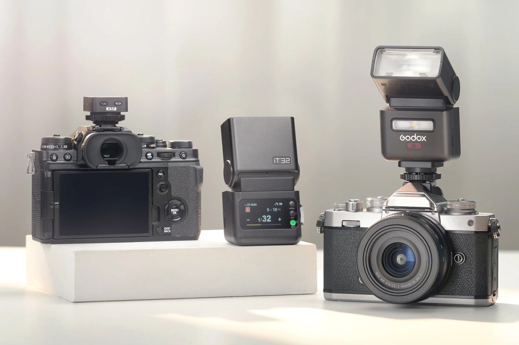 Godox iFlash iT32 with x5 trigger