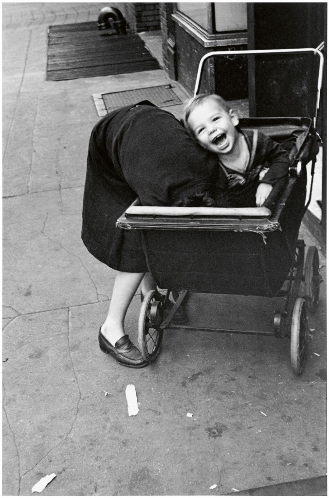 Helen Levitt, New York, c. 1942 Gelatin Silver Print: © Film Documents LLC, courtesy Zander