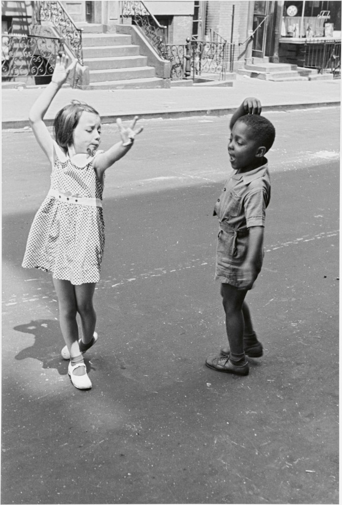 Helen Levitt, New York, c. 1940 Gelatin Silver Print: © Film Documents LLC, courtesy Zander