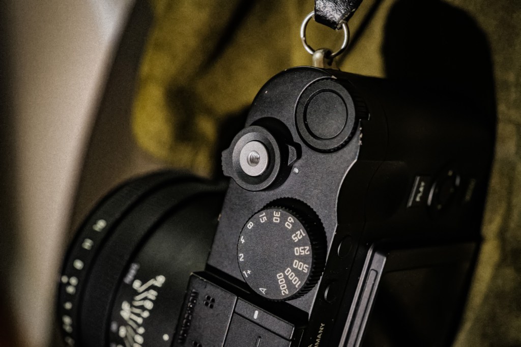 Leica Q3 Monochrom dials