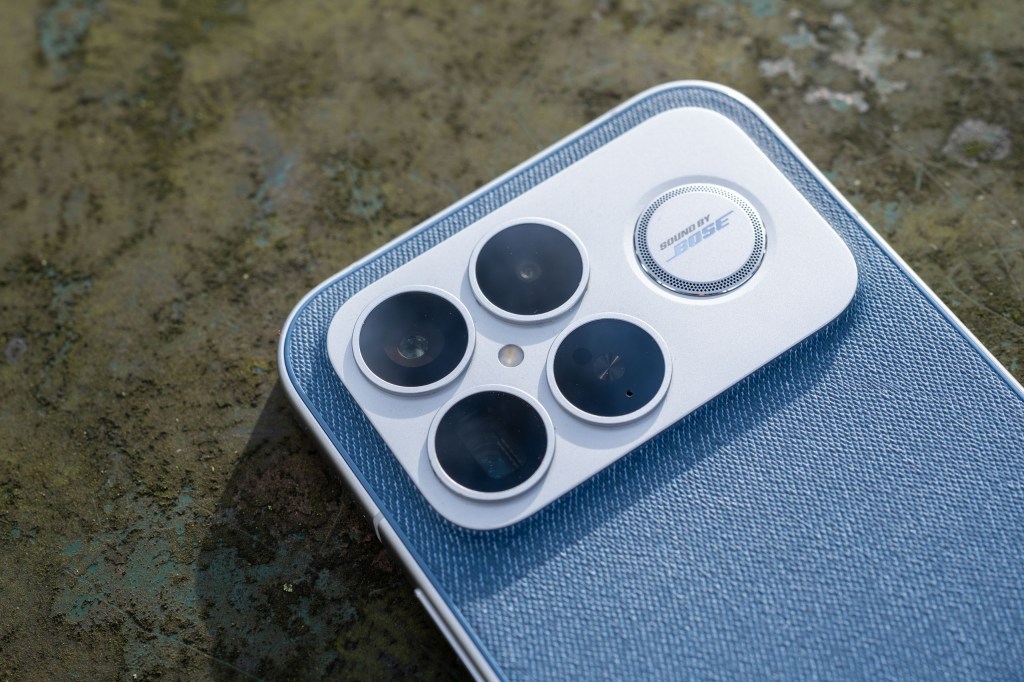 The camera units of the Poco F8 Ultra