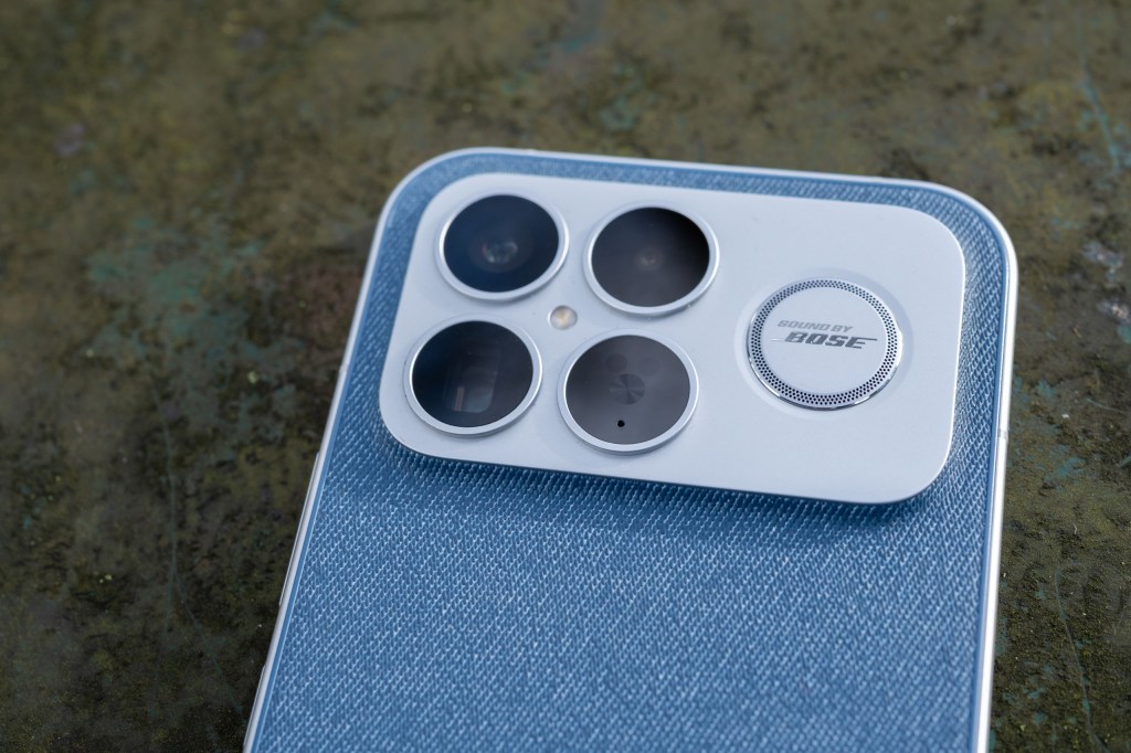 The camera units of the Poco F8 Ultra