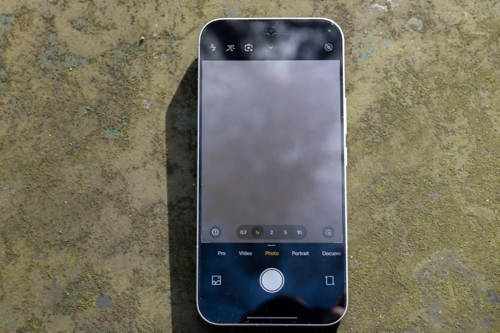 The screen of the Poco F8 Ultra, showing the native camera app