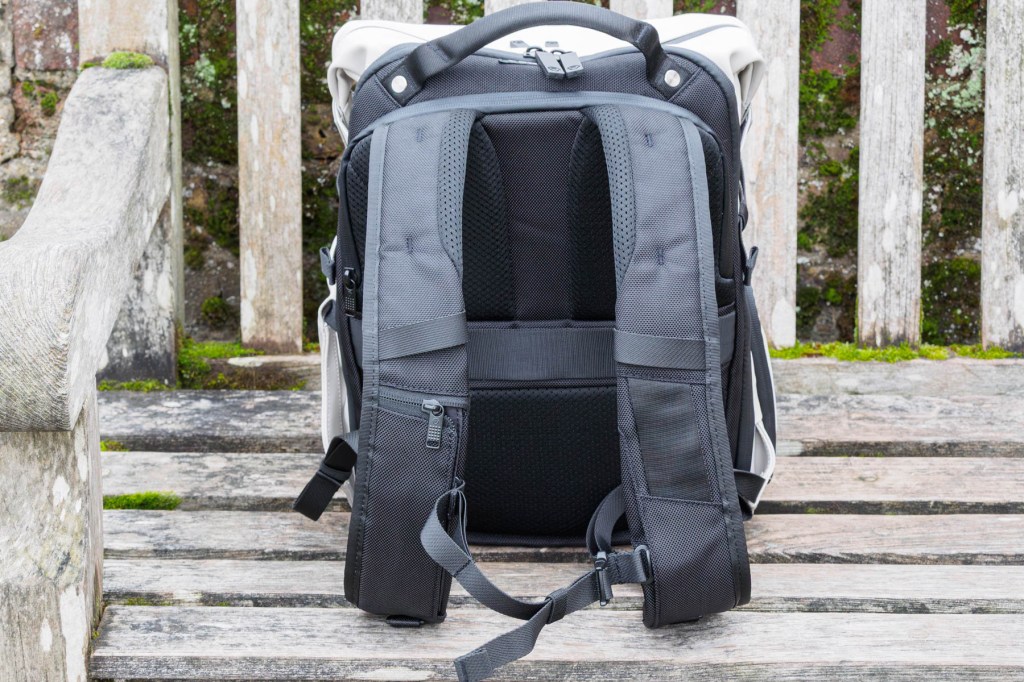 Vanguard Veo Lite B20L harness.