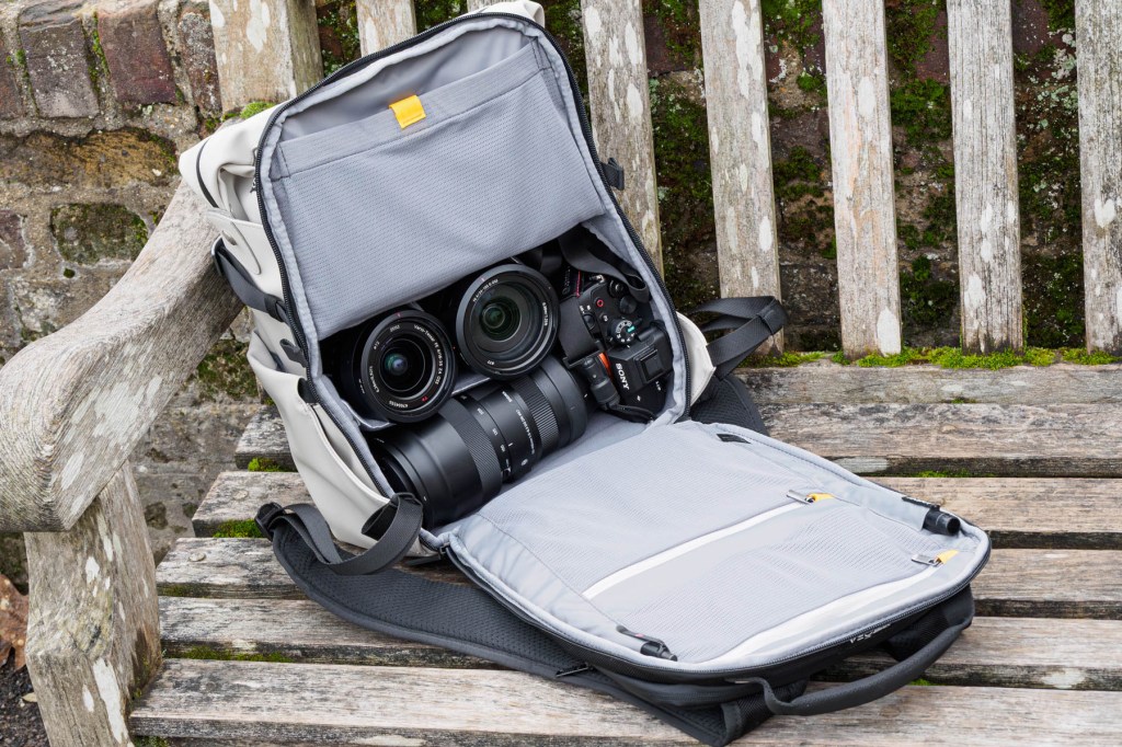 Vanguard Veo Lite B20L with back open.