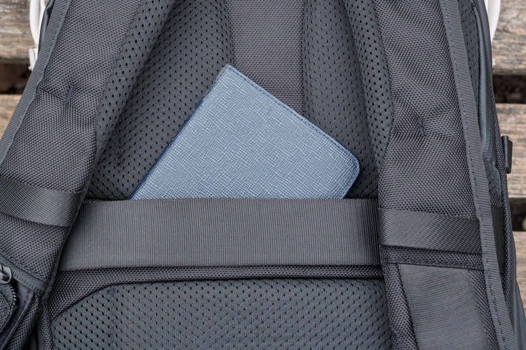 Vanguard Veo Lite B20L passport pocket. 