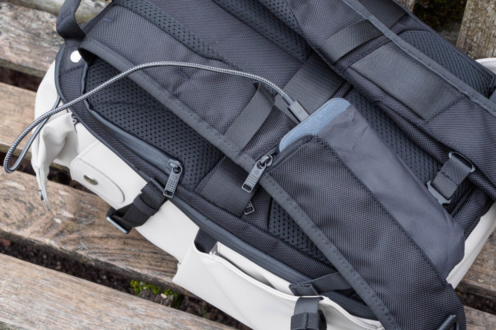Vanguard Veo Lite B20L phone pocket and cable pass-through