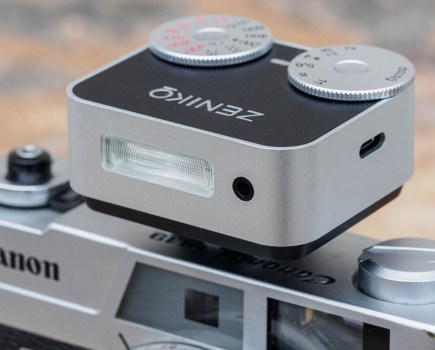 Zeniko ZA 12 flash unit