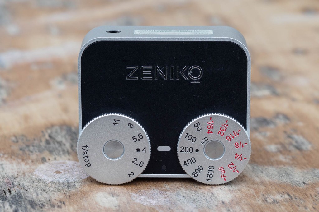 Zeniko ZA 12 control dials