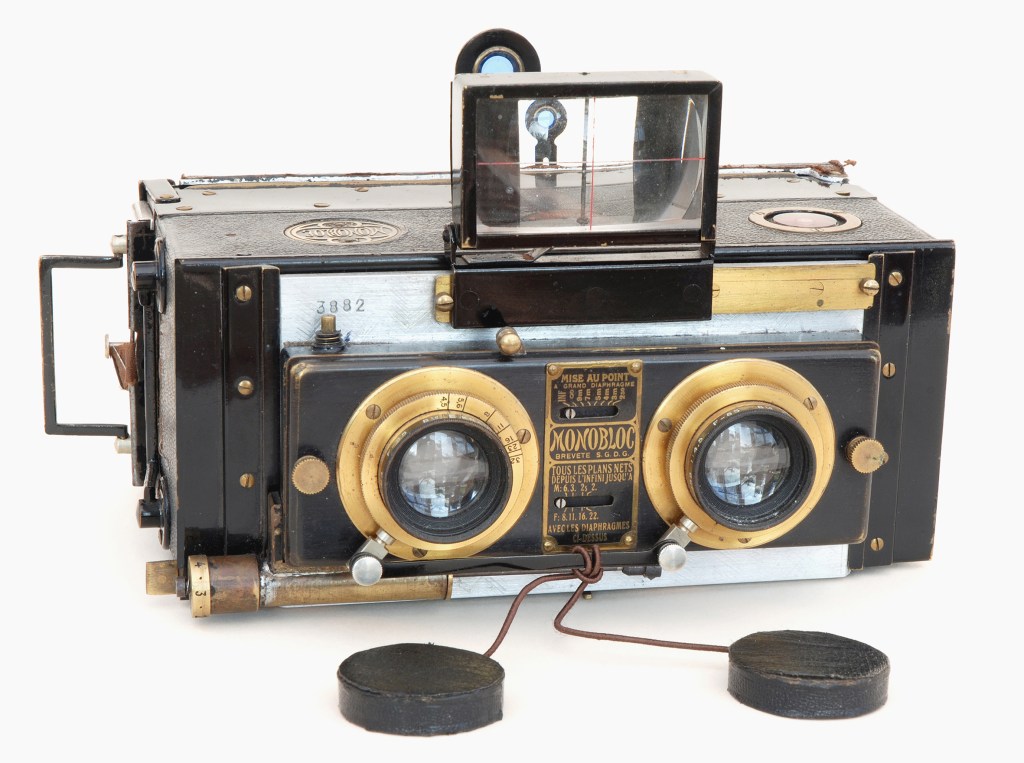 The Monobloc doubled as a stereo and panoramic camera