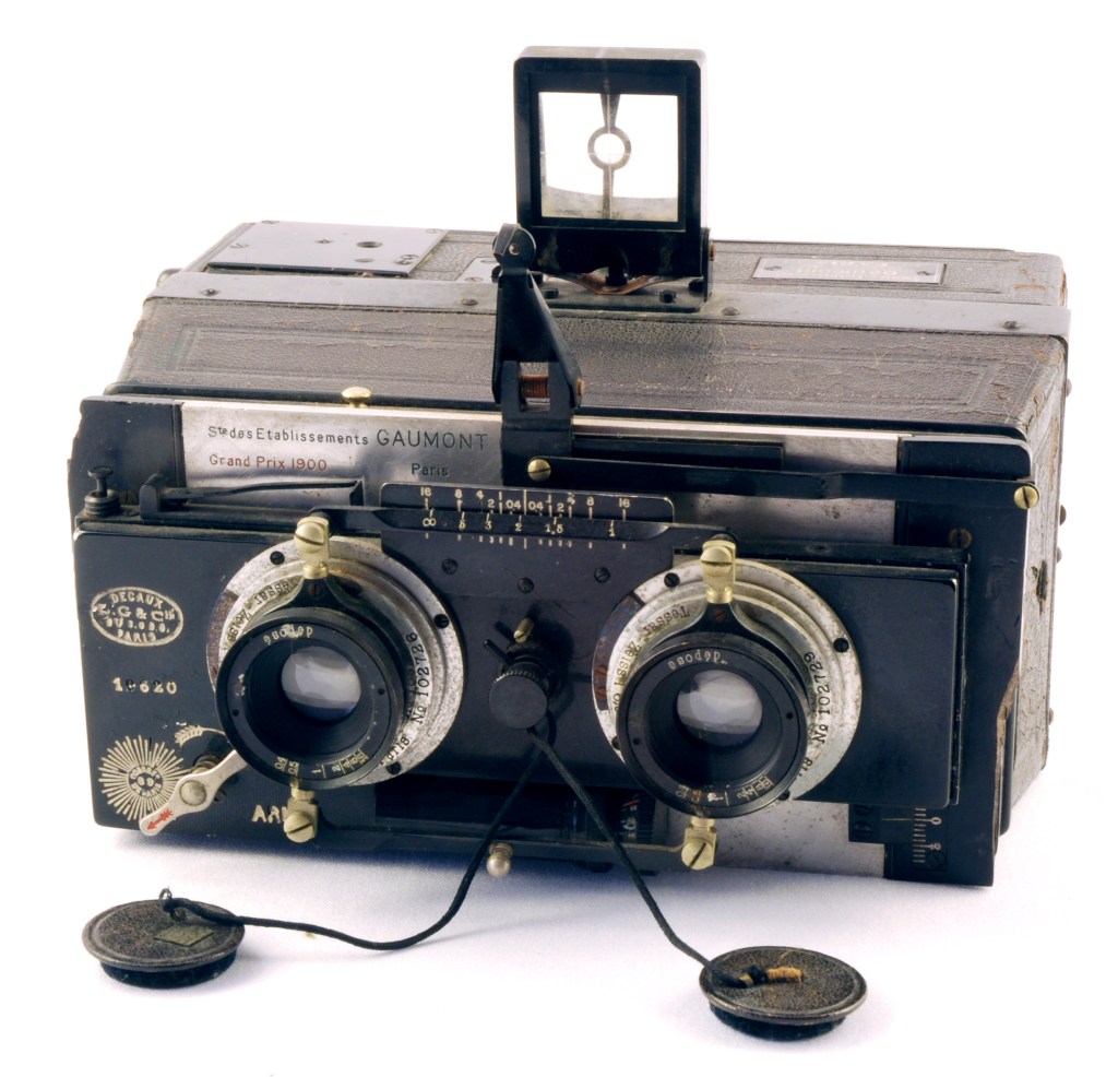 The Stereo Spido Metallique was a jumelle-shaped stereo camera