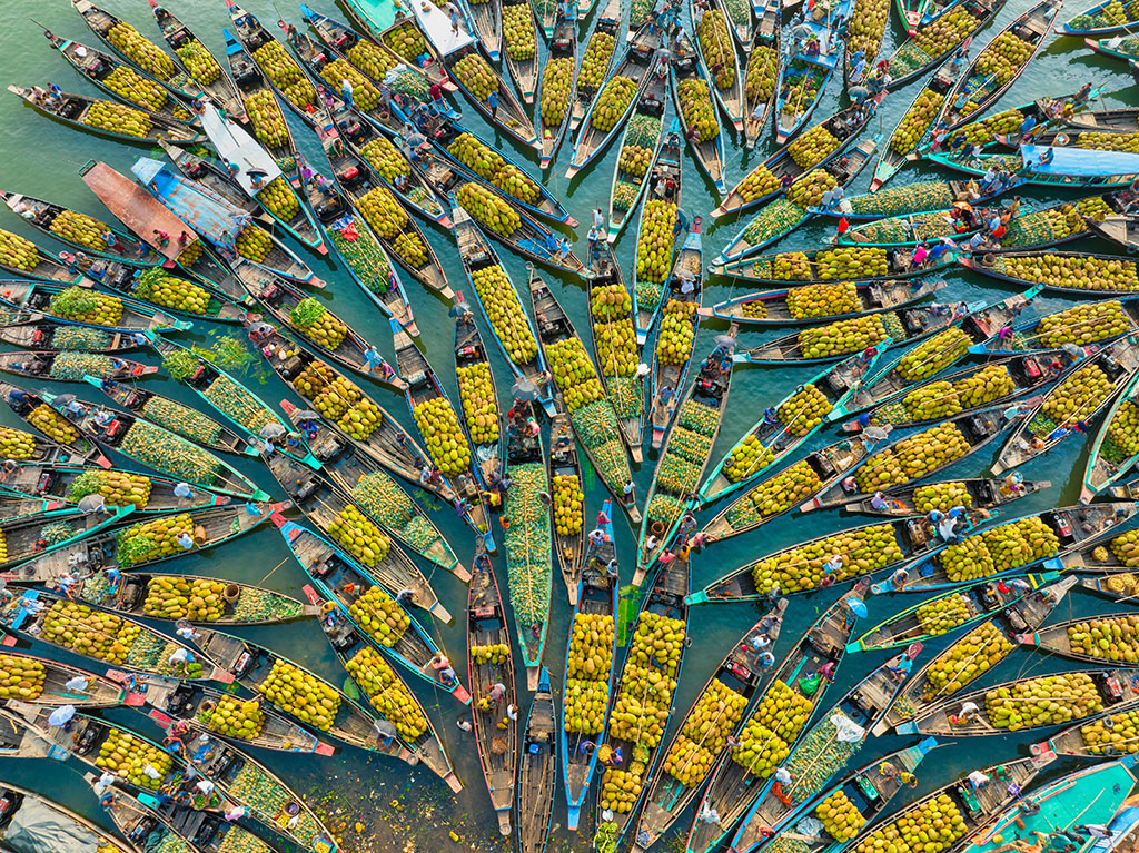 photo of trade row boats filling the frame