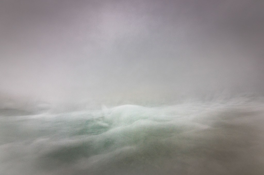 For smaller waves, Bill will often use an exposure of several seconds, while 1/100sec can be enough to capture larger formations in motion