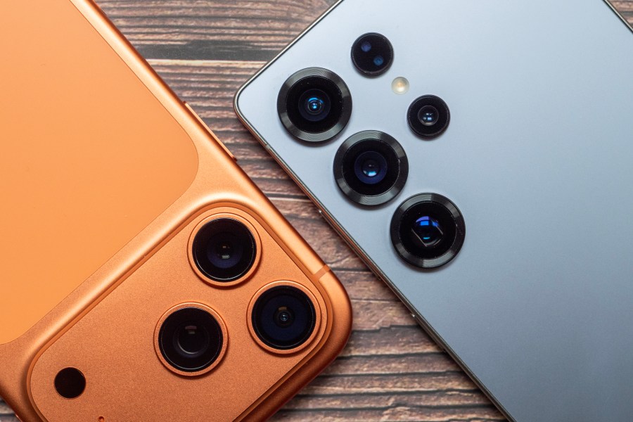 iPhone 17 Pro and Samsung Galaxy S25 Ultra