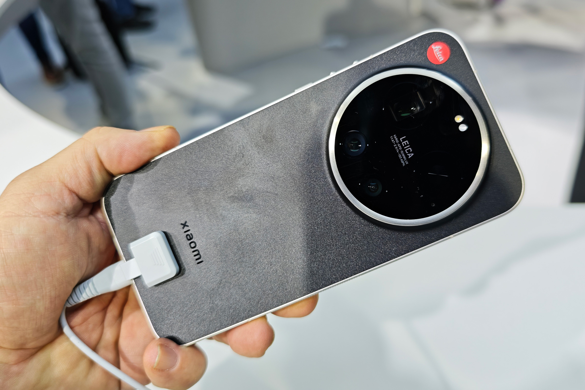 Leica targets photography purists with new Leitzphone | Amateur