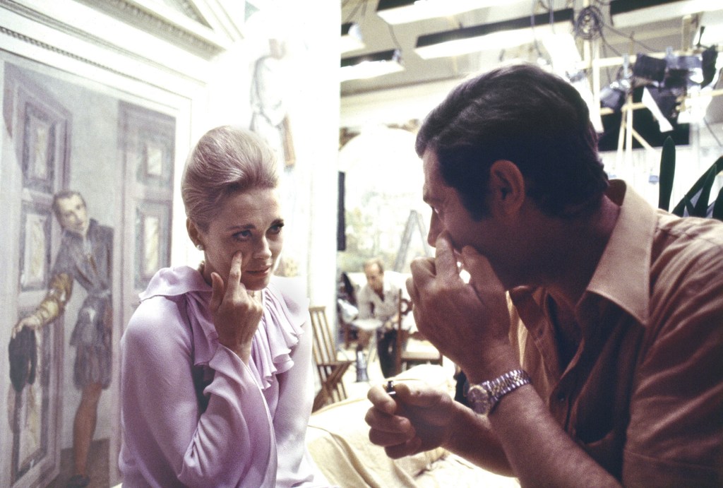 A photo of Faye Dunaway and Marcello Mastroianni
