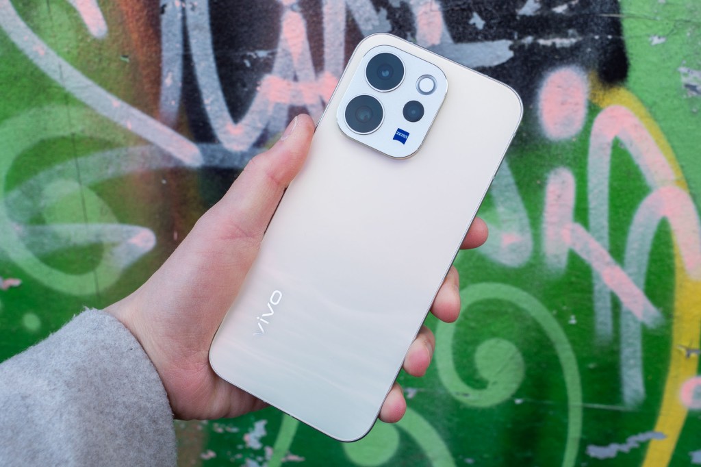 The Vivo V70 © Amy Davies