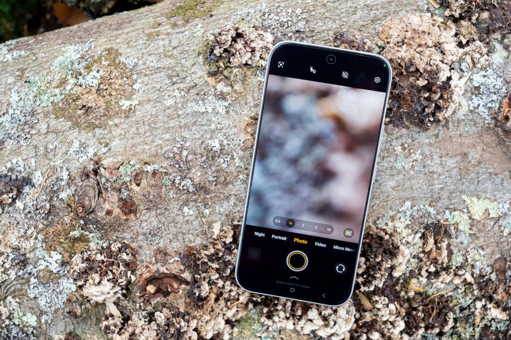 The front of the Vivo V70 © Amy Davies