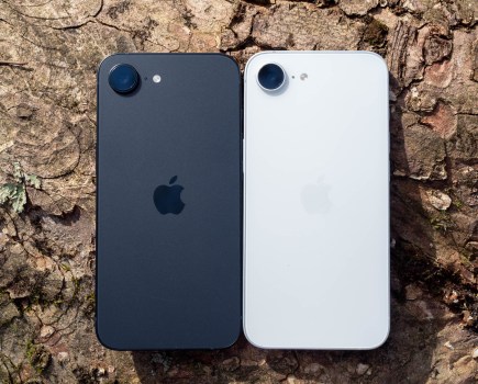 The iPhone 16e (left) next to the iPhone 17e