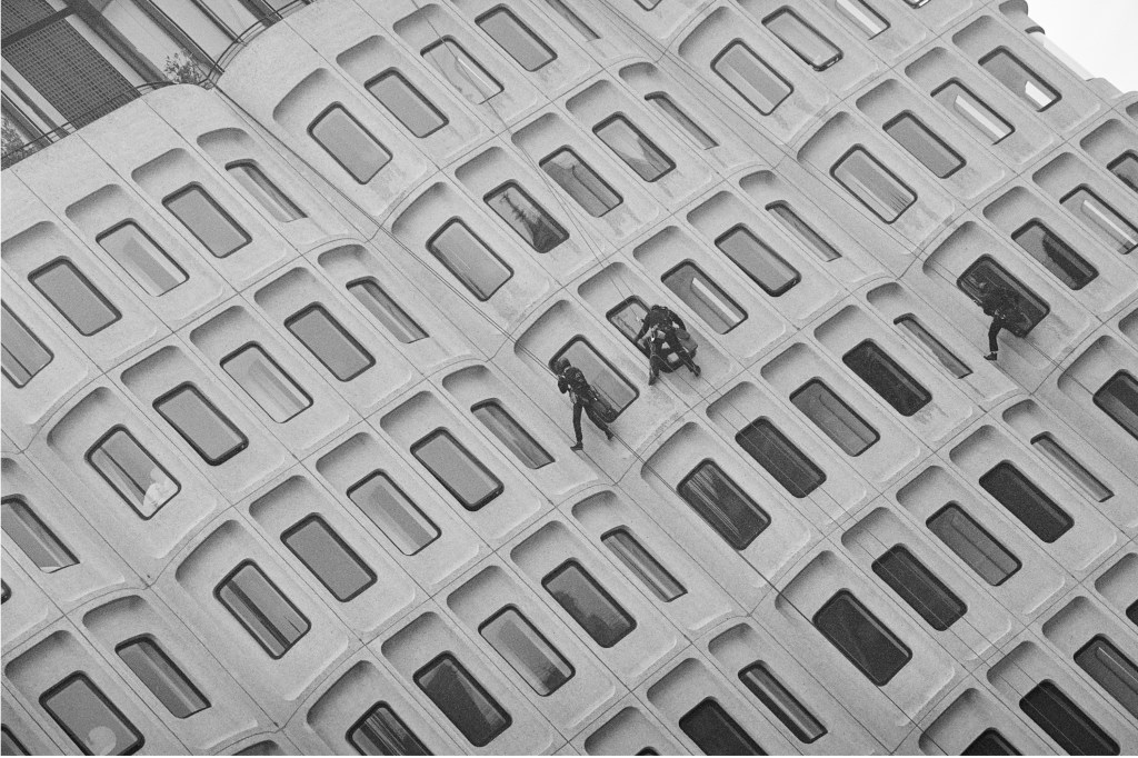 Ilford XP2 sample image showing window cleaners on building at diagonal angle