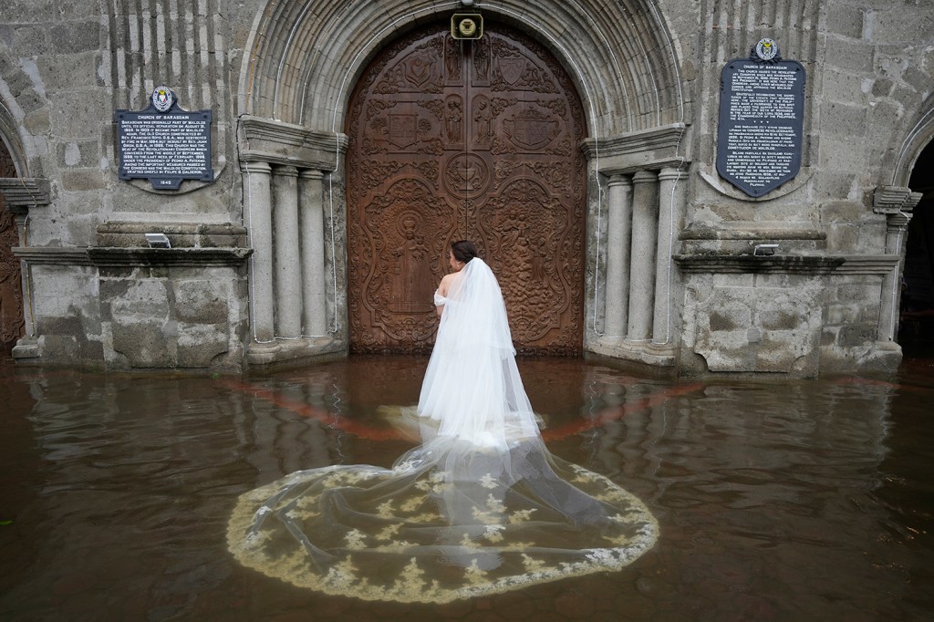 Bride Jamaica Aguilar prepares to enter the flooded Barasoain Church for her wedding. The Barasoain Church, a national landmark, is situated in a region where nearly 75% of the population is exposed to flooding hazards.
Malolos, Bulacan province, Philippines, 22 July 2025.
