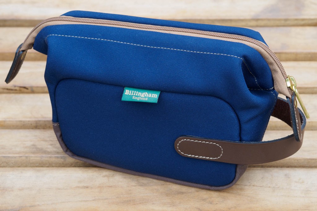 Billingham Capsule 1 showing leather handle