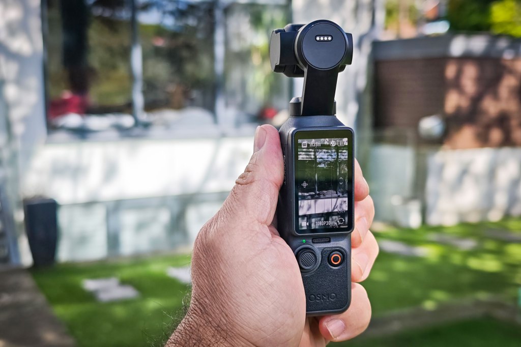 DJI Osmo Pocket 4 in hand