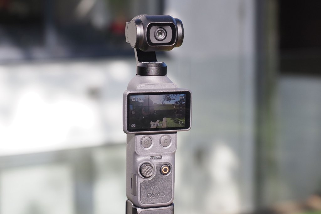 DJI Osmo Pocket 4