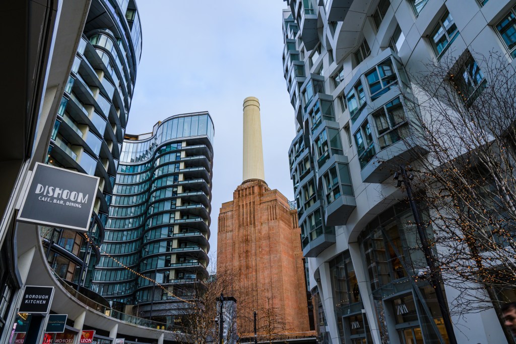 Nikon Nikkor Z 24-105mm f/4-7.1 lens sample, cityscape with high rise buildings
