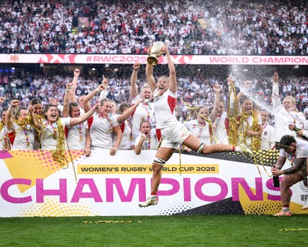 England defeat Canada 33–13 and lift the 2025 Women’s Rugby World Cup trophy. Image Credit: Shanni Davis