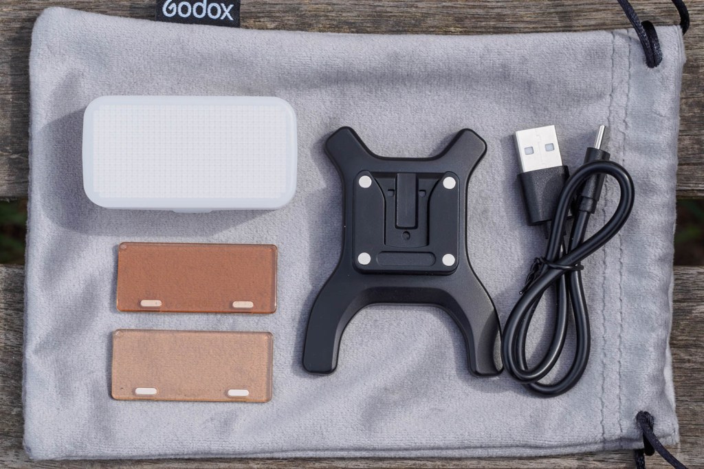Godox iT32 accessories: diffuser, magnetic warmup filters, stand and charge cable
