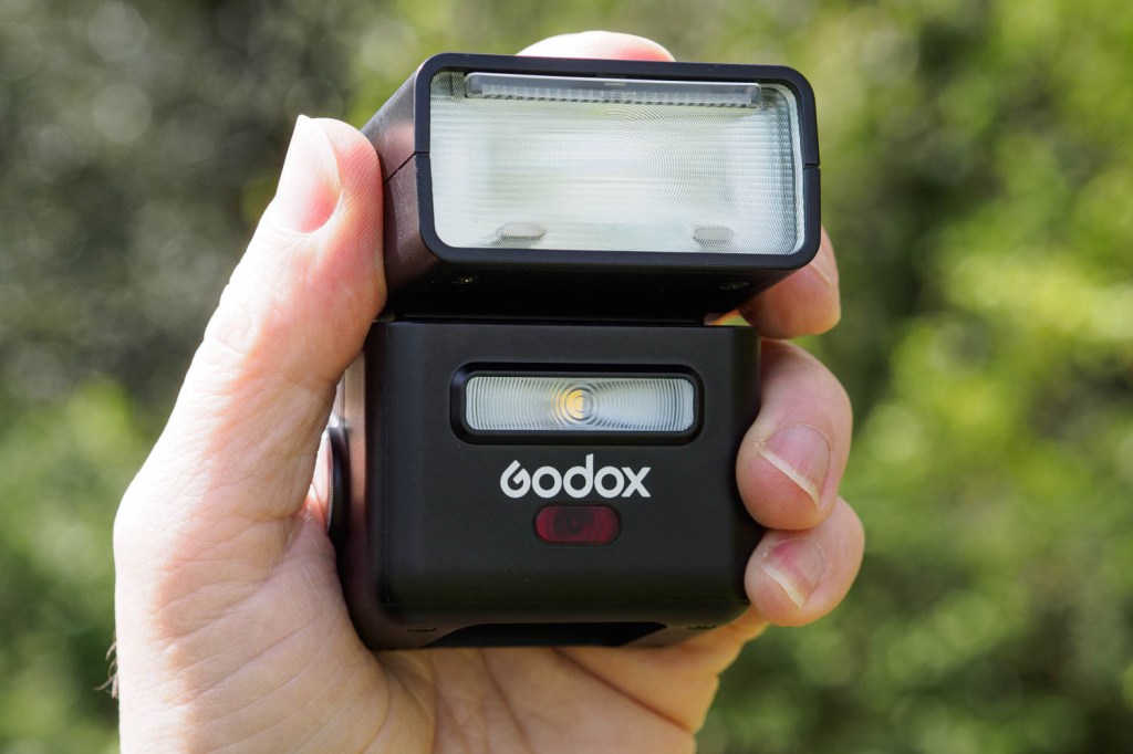 Godox iT32 in-hand